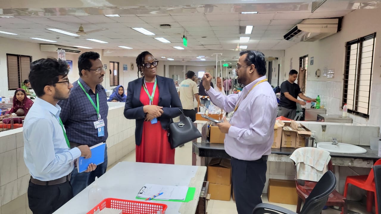 WHO team is in discussion with Dr Shoaib Bin Islam, ICDDRB, on cholera outbreak management at ICDDRB